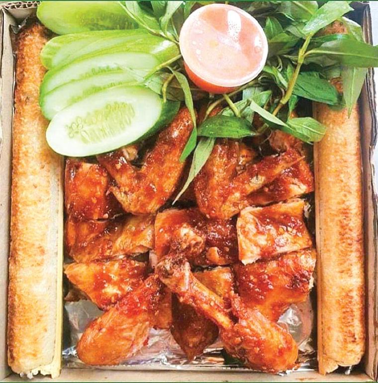 Gà nướng chặt sẵn kèm 2 ống cơm lam